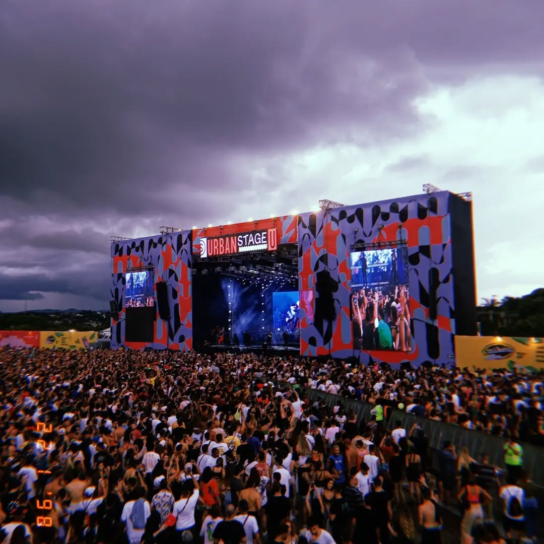 Mais um sonho de 23' check ️Curtindo nostalgicamente minha adolescência com o show do @jackjohnson no @summertimesfestival + @thelandspirit ️ (1)