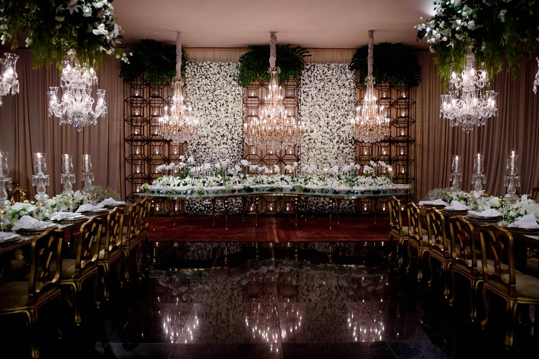 Com imagens lindas da @bitarepaiva deste casamento maravilhoso em Carmo do Paranaiba de @romulox