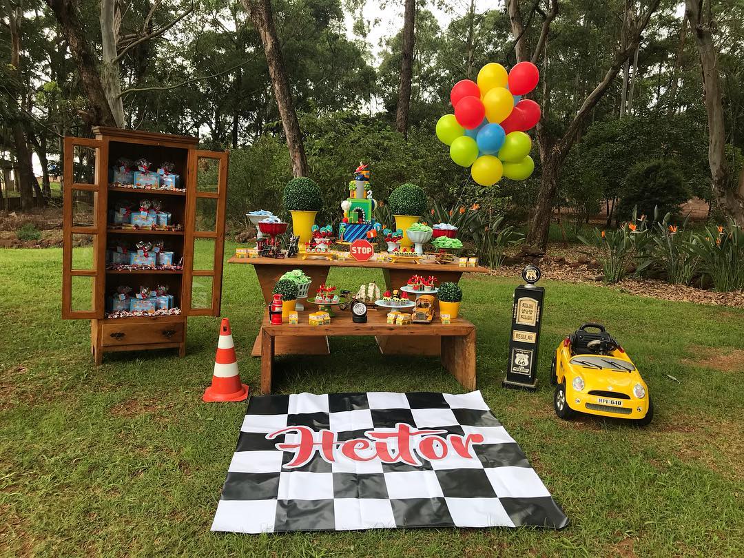 Bom dia!!! Agora mesa completa do final de semana!! #carolcancadodecor #festaspersonalizadas