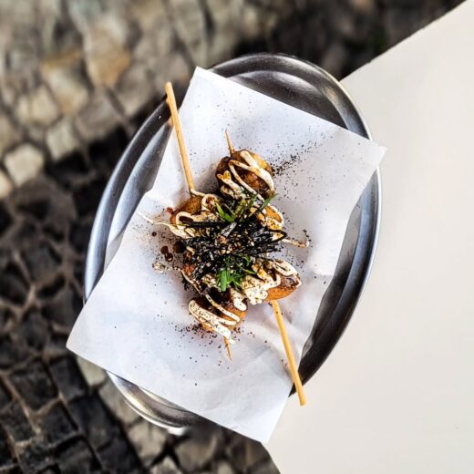 Finamente o tão pedido, desejado e agora adorado, takoyaki!Um bolinho recheado com polvo, gengi