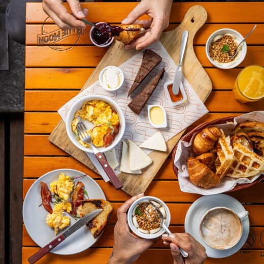 Hoje é dia de brunch, bebê!!’ O nosso brunch pra duas pessoas ou pra uma, é a opção perfeita e c