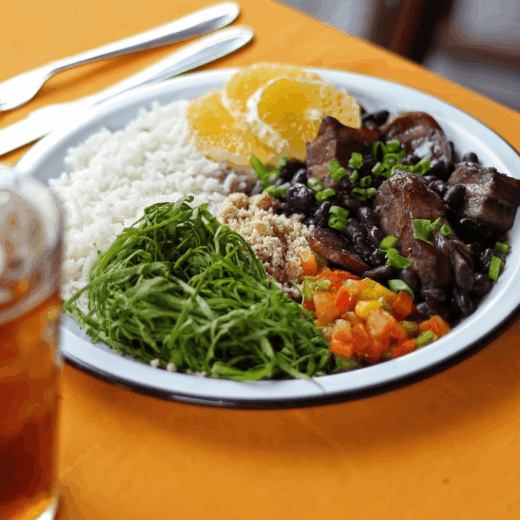 O-fim-de-semana-chegou_-e-tem-coisa-mais-mineira-que-uma-boa-feijoada-no-prato-e-a-resenha-garantida