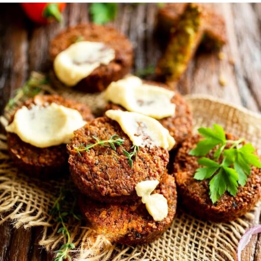 O que é uma comida veganaÉ aquela que exclui completamente qualquer produto de origem animal, i