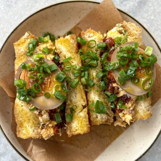 Tamago Juliana, um dos nossos preferidinhos do menu atual, sanduiche estilo japonês com pasta de