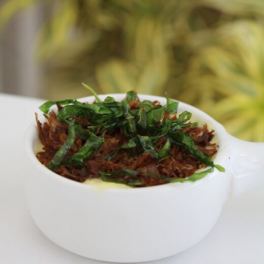🥄✨ Nosso petit food de escondidinho de carne é puro sabor em uma porção delicada e irresistível
